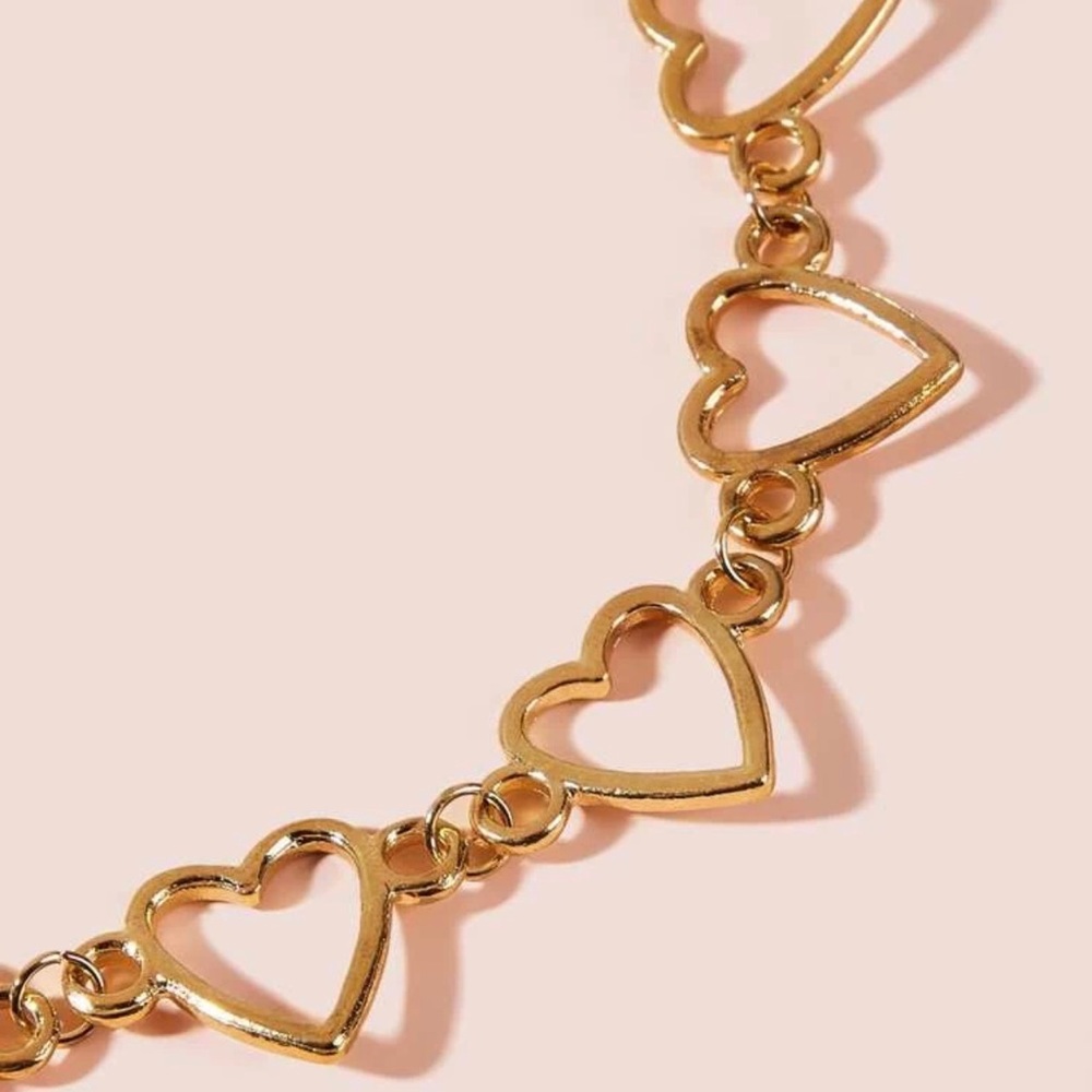 3/$30 💛 All around Heart Choker - Picture 3 of 12